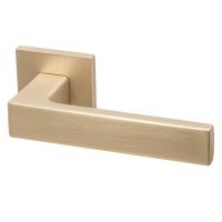 Дверная ручка Корсико на квадратной розетке СЛИМ (золото матовое сатинированное, арт. INDH 323-03 SSG)